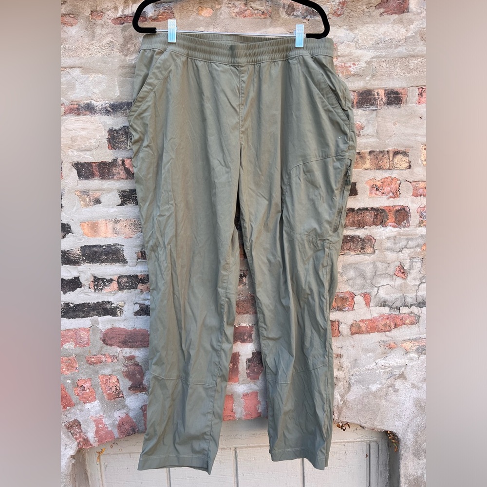 Duluth Trading AHKG Access Point Pull On Slim leg Plus Size Hiking pants.